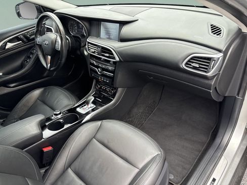 Used 2018 INFINITI QX30 Premium w/ Cargo Package image 19