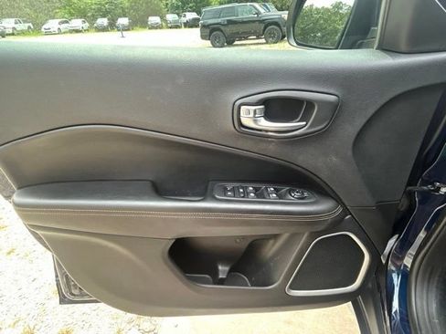 Used 2019 Jeep Compass Limited AWD/4WD image 16