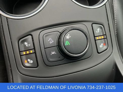 Used 2024 GMC Terrain SLT image 34