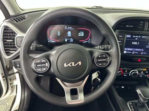 Used 2023 Kia Soul LX image 14