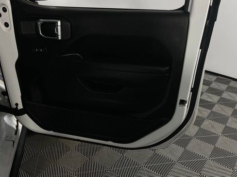 Certified 2025 Jeep Wrangler Unlimited Rubicon image 32