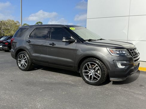Used 2017 Ford Explorer Sport image 2