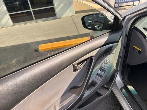 Used 2013 Hyundai Elantra GLS w/ Preferred Pkg FWD image 9