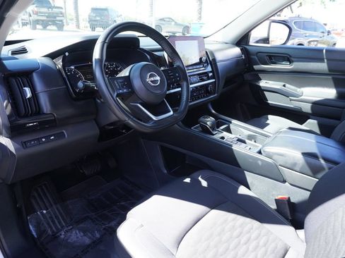 Certified 2025 Nissan Pathfinder SV FWD image 17