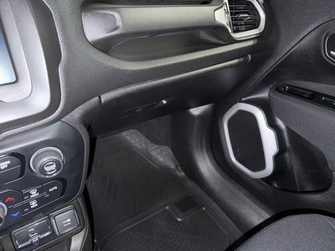 Used 2020 Jeep Renegade Latitude image 28