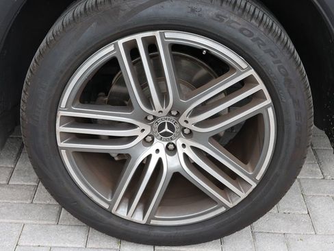 Used 2025 Mercedes-Benz GLS 450 4MATIC image 49