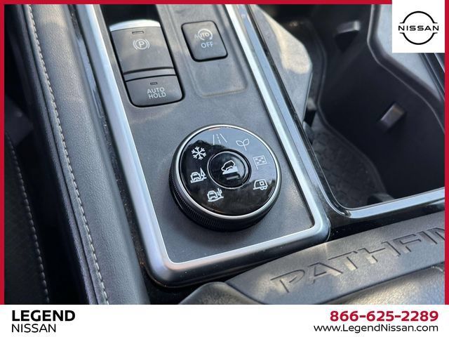 Used 2024 Nissan Pathfinder SL AWD/4WD image 32