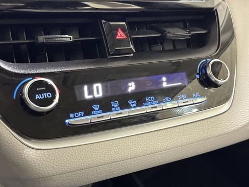 Used 2022 Toyota Corolla LE FWD image 16