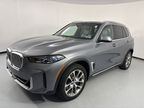 Certified 2024 BMW X5 xDrive40i w/ Premium Package AWD/4WD image 4