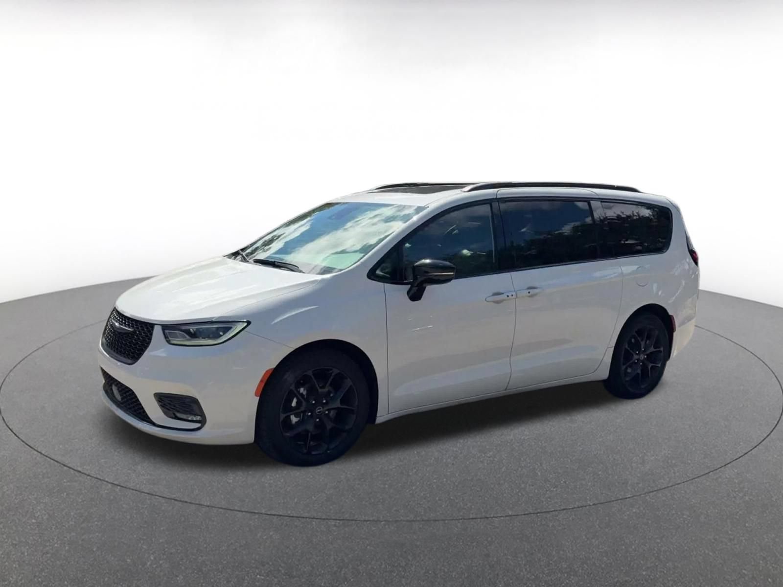 Used 2025 Chrysler Pacifica Limited FWD image 7
