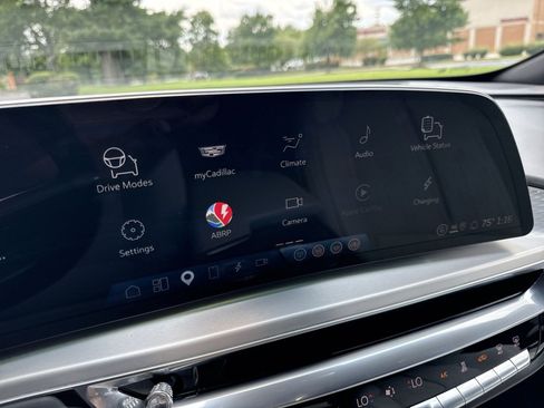 Used 2024 Cadillac Lyriq Luxury AWD/4WD image 17