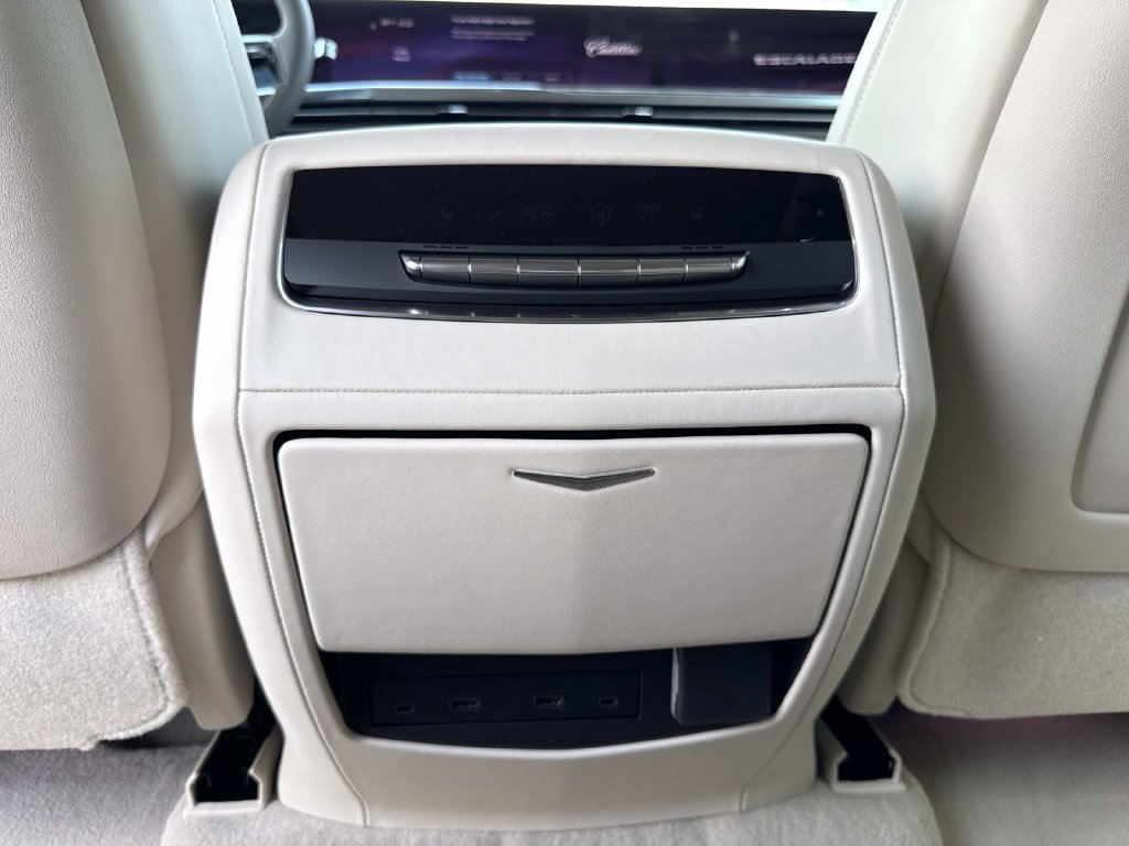 New 2026 Cadillac Escalade Platinum Sport w/ LPO, Floor Liner Package AWD/4WD image 16