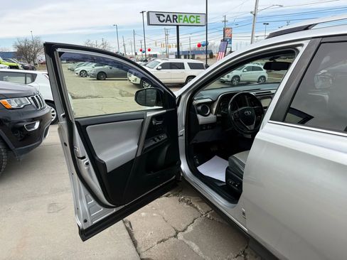 Used 2014 Toyota RAV4 Limited image 19