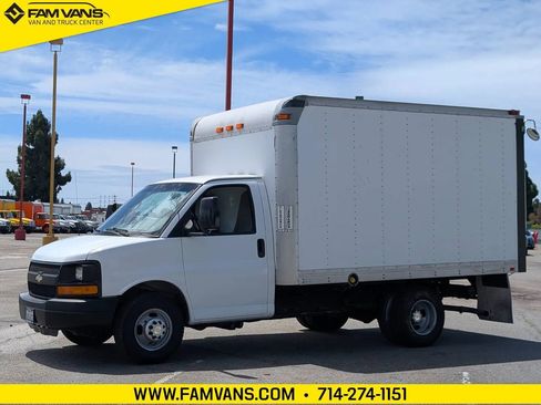 Used 2010 Chevrolet Express 3500 RWD image 3