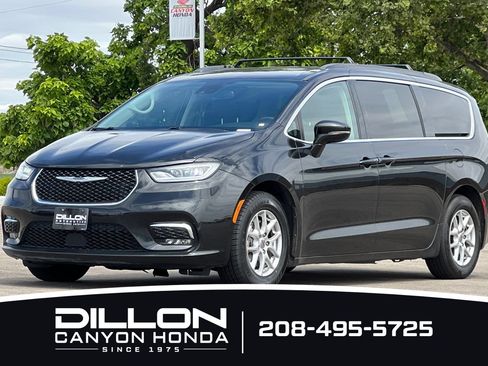 Used 2022 Chrysler Pacifica Touring-L FWD image 11