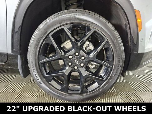 Used 2025 Chevrolet Traverse RS image 33