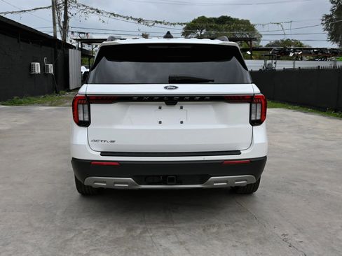 Used 2025 Ford Explorer Active w/ Active Comfort Package image 4