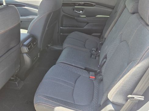 Certified 2025 Honda Pilot Sport image 11