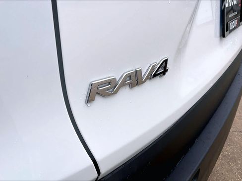 Used 2025 Toyota RAV4 XLE FWD image 10