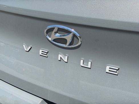 Used 2022 Hyundai Venue SEL FWD image 32