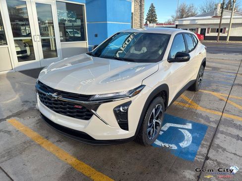 New 2026 Chevrolet Trax RS image 2