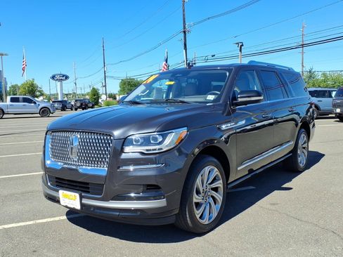 Used 2024 Lincoln Navigator L Reserve AWD/4WD image 3