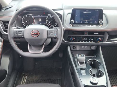 Used 2025 Nissan Rogue SV AWD/4WD image 22