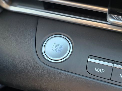 New 2025 Hyundai Elantra Limited image 28