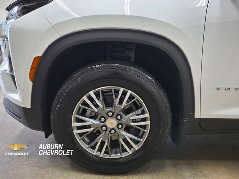 Used 2025 Chevrolet Traverse LT w/ Driver Confidence Package FWD image 25