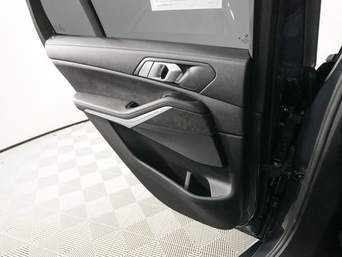 Used 2022 BMW X5 xDrive40i w/ Parking Assistance Package AWD/4WD image 14