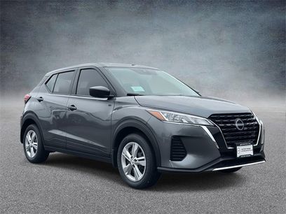 New 2025 Nissan Kicks Play S