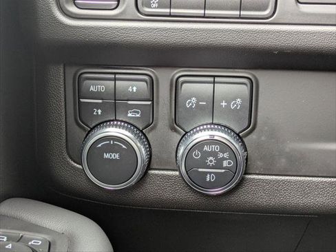 Used 2022 GMC Yukon XL SLT AWD/4WD image 17