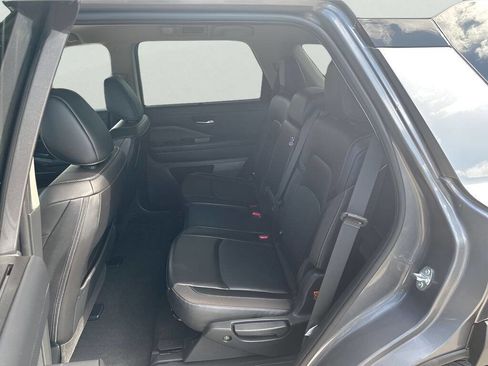 Used 2025 Nissan Pathfinder SL AWD/4WD image 23