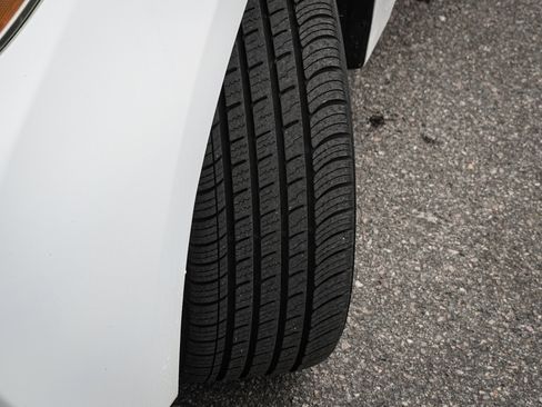 Used 2015 Toyota Corolla LE image 12