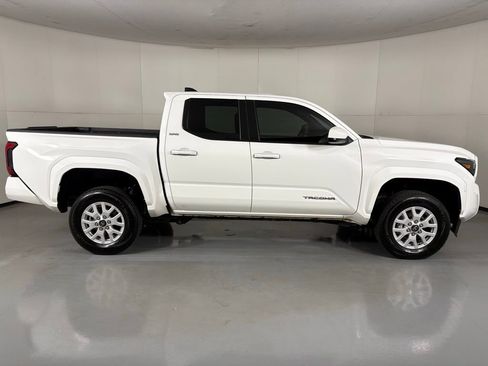 Used 2024 Toyota Tacoma SR5 RWD image 9