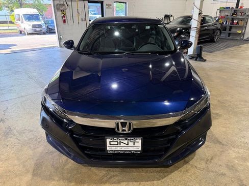 Used 2018 Honda Accord Touring image 2
