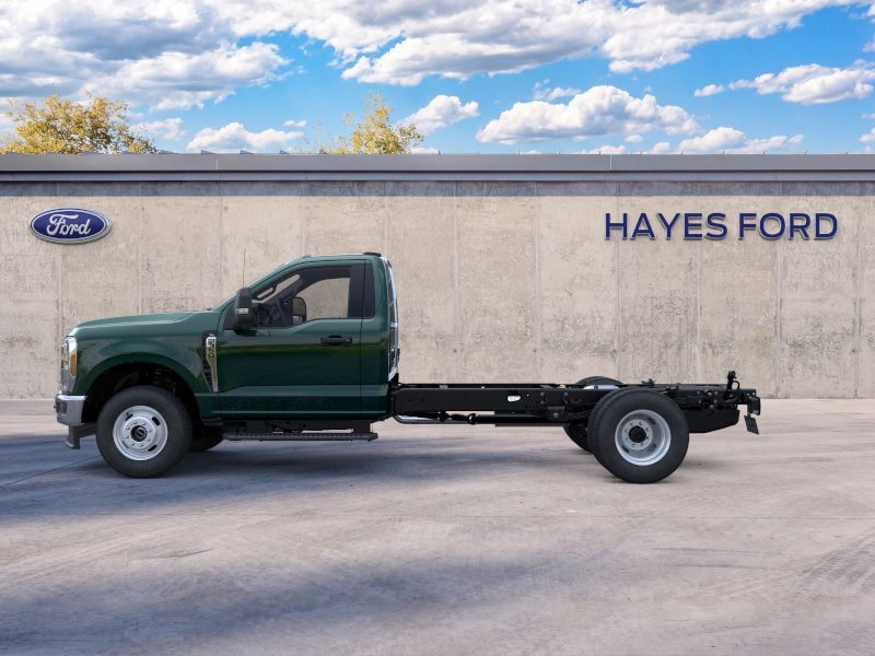 New 2025 Ford F350 4x4 Regular Cab DRW Super Duty image 3