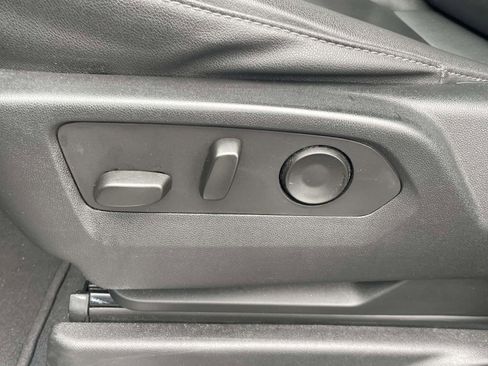 Used 2023 Chevrolet Suburban LT image 13