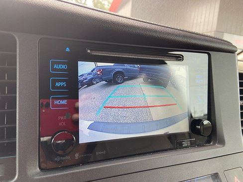 Used 2017 Toyota Sienna XLE w/ XLE Navigation Package FWD image 15