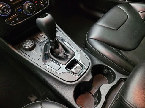 Used 2019 Jeep Cherokee Latitude Plus image 26