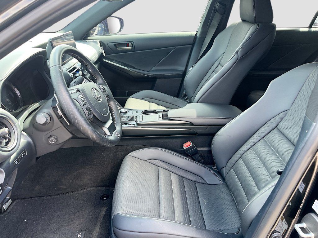 Used 2025 Lexus IS 500 w/ Accessory Package RWD image 21