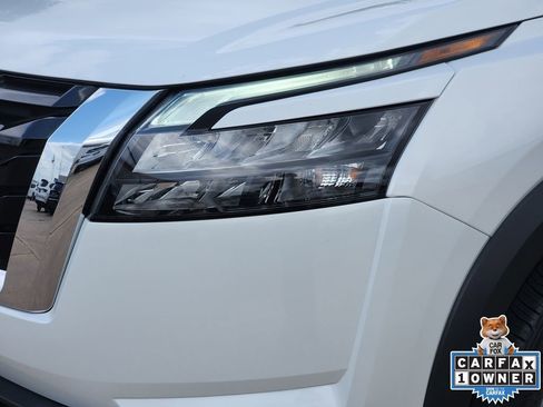 Used 2025 Nissan Pathfinder SV FWD image 9