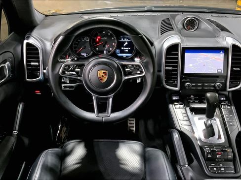 Used 2017 Porsche Cayenne GTS image 5