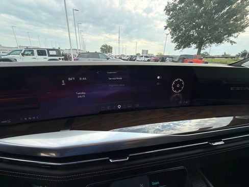 Used 2025 Cadillac Escalade Sport Platinum w/ LPO, ONYX Package AWD/4WD image 29