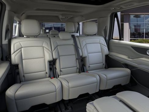 New 2026 Lincoln Navigator L Reserve AWD/4WD image 11