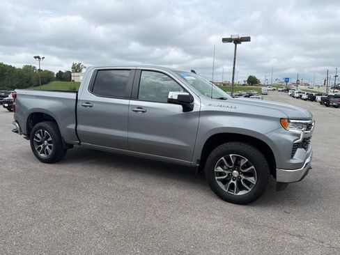 Used 2023 Chevrolet Silverado 1500 LT AWD/4WD image 12