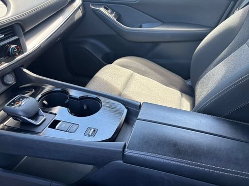 Used 2025 Nissan Rogue SV FWD image 38