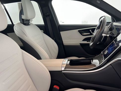 Used 2023 Mercedes-Benz GLC 300 4MATIC image 17