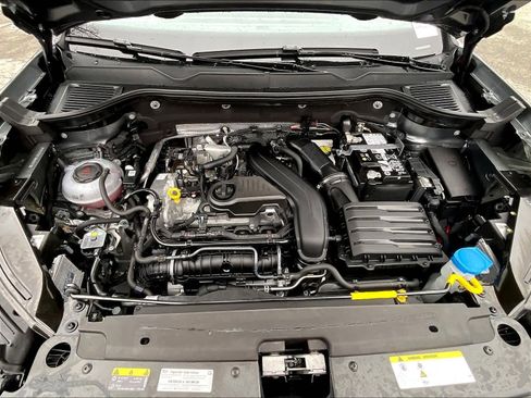 Used 2025 Volkswagen Taos SE w/ Panoramic Sunroof Package image 29