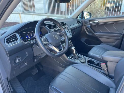 Used 2024 Volkswagen Tiguan SE image 6